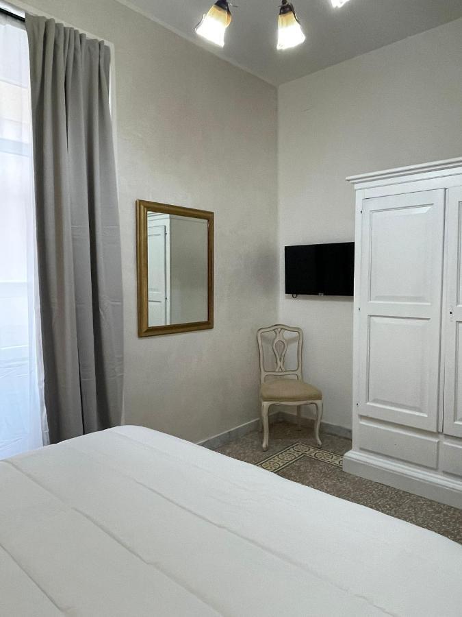 La Casa In Centro Hotel Salerno Exterior foto